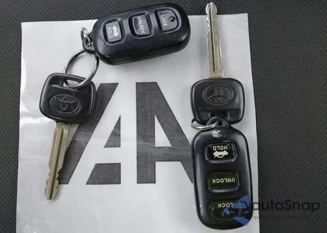 2004 Toyota Camry Le из США, поврежденный, VIN 4T1BE32K34U834011